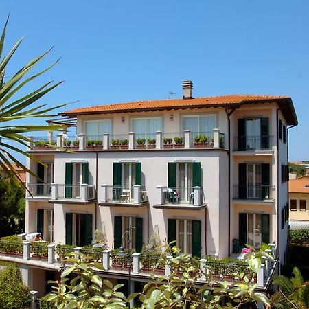 مارينا دي بييتراسانْت Riviera Residence المظهر الخارجي الصورة
