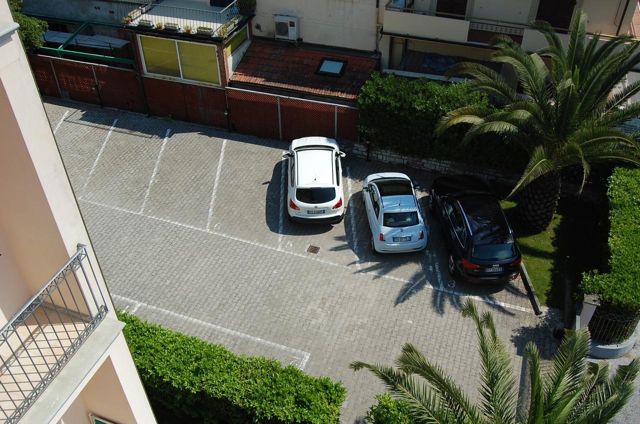 مارينا دي بييتراسانْت Riviera Residence المظهر الخارجي الصورة